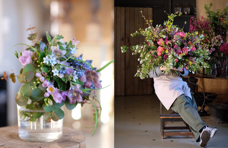 Alessandro Cambi al lavoro su una composizione floreale