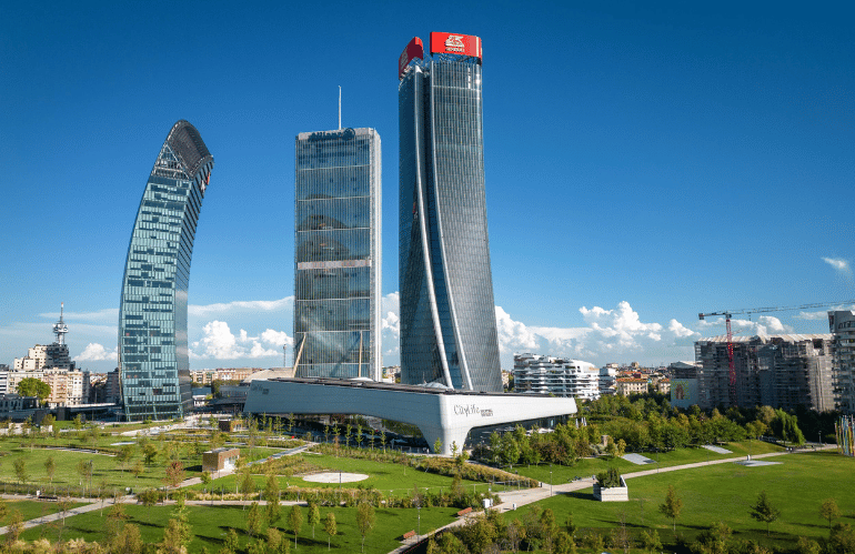 Zaha Hadid - Torre Generali e residenze CityLife Milano immerse nel verde