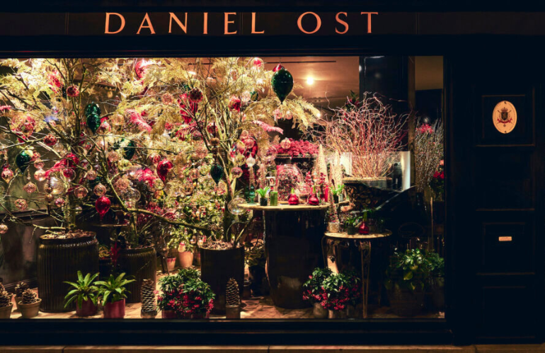 Ritratto di Nele Ost nella maison floreale Daniel Ost in Belgio