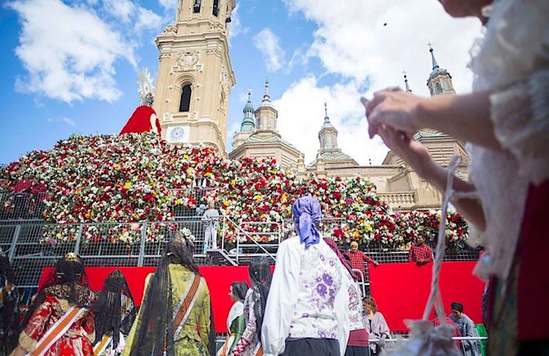 Un fiore per la Madonna del Pilar: Saragozza in festa