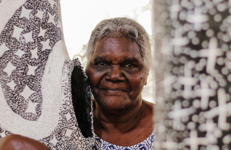 Naminapu Maymuru-White: l'arte del cielo e della terra Yolŋu