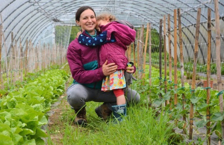 UN FIORE PER LE MAMME CHE COLTIVANO L'EUROPA
