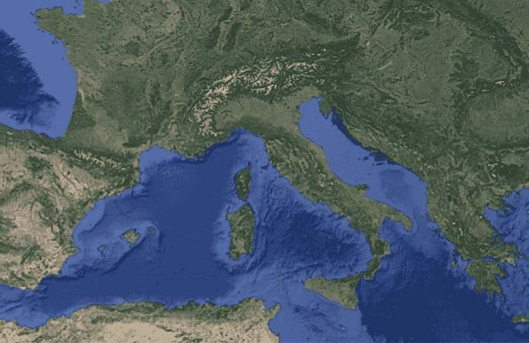 SALVIAMO IL MEDITERRANEO: L’APPELLO DI ECOITALIASOLIDALE PER UN MARE SENZA PLASTICA